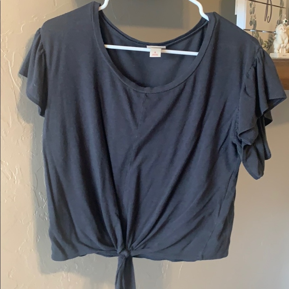grey/black top